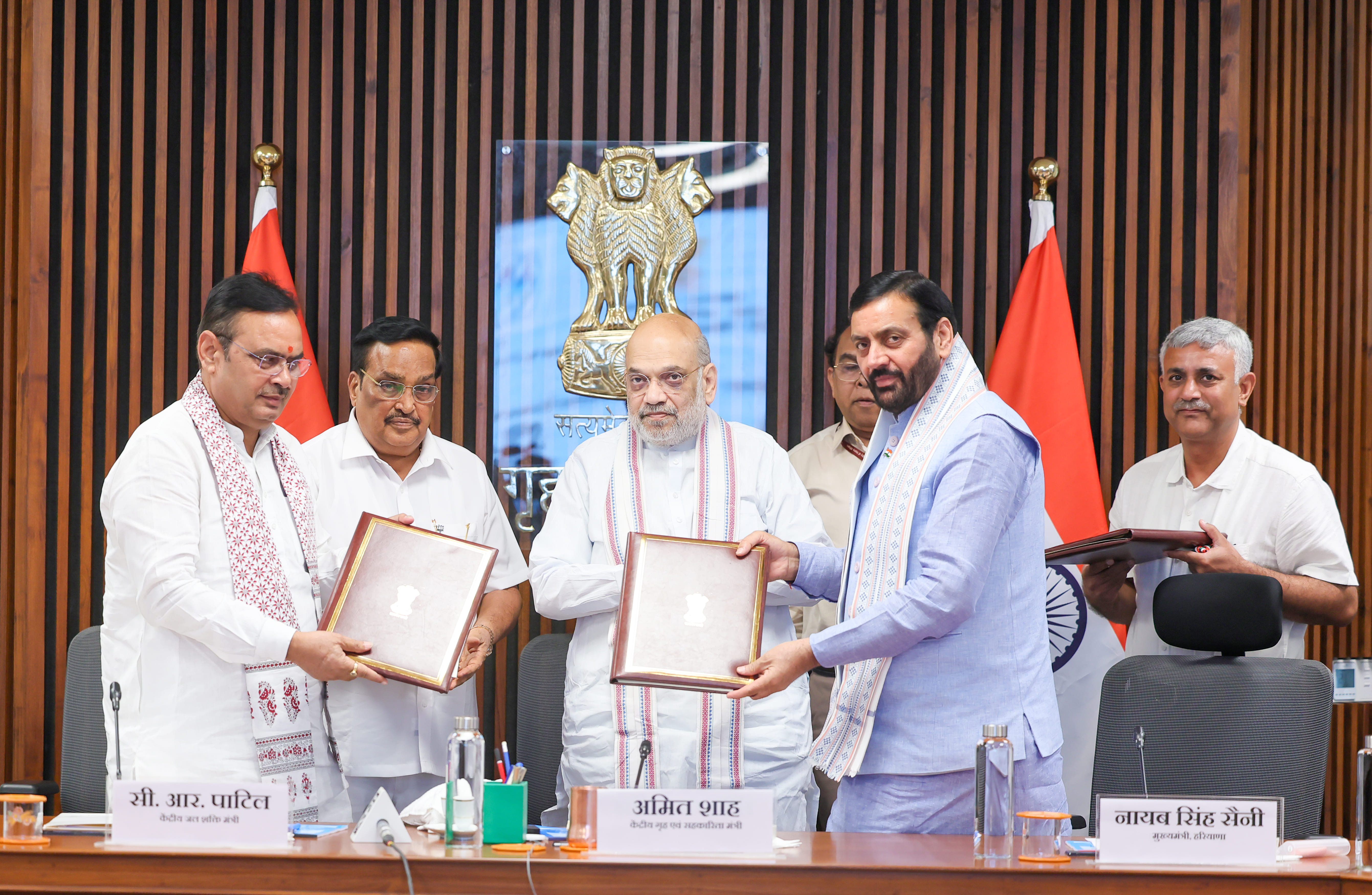 In the presence of Union Home Minister and Minister of Cooperation Shri Amit Shah, the governments of Rajasthan and Haryana inks an important agreement for construction and implementation of Yamuna Water Project