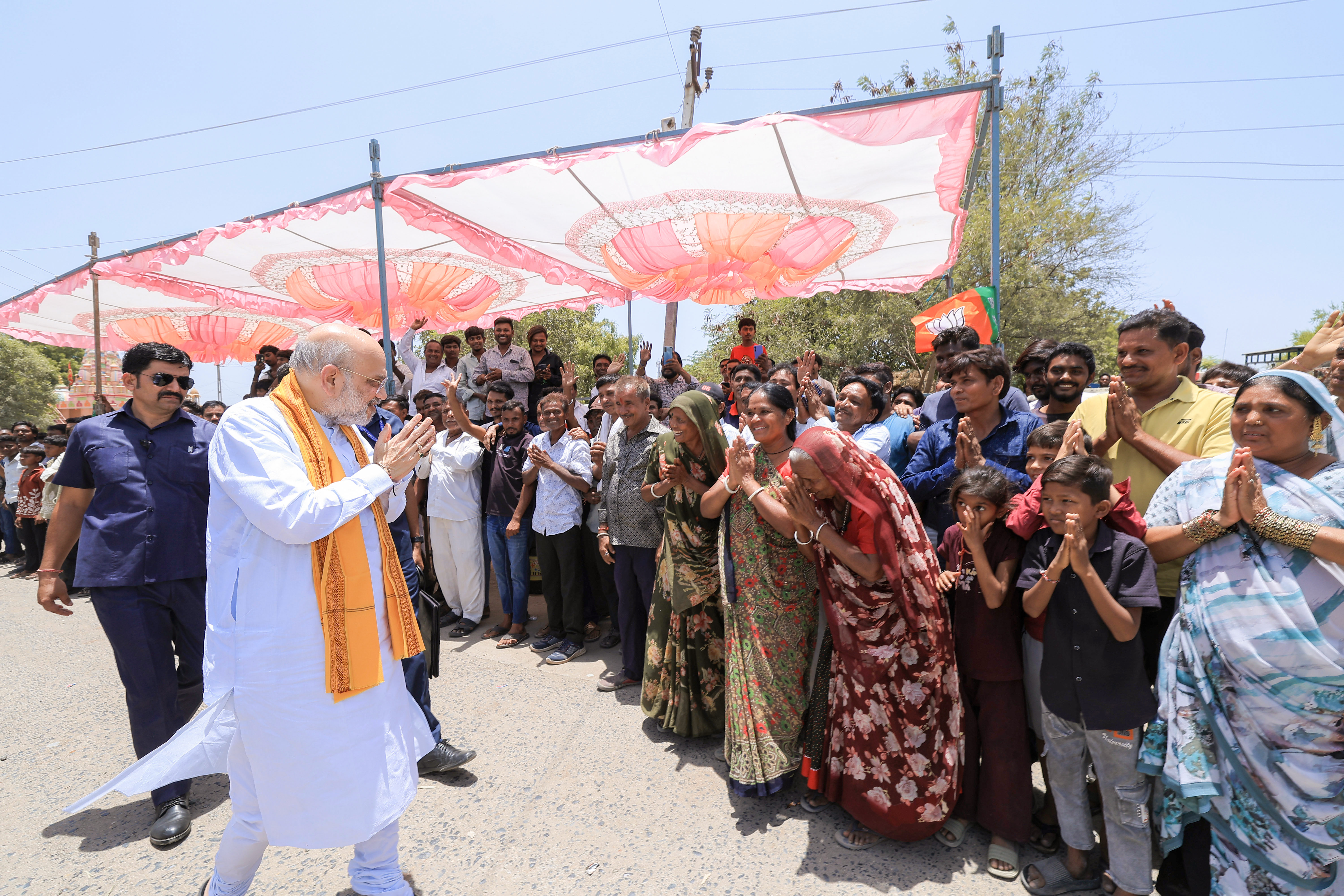 Union Home Minister and Minister of Cooperation Shri Amit Shah today inaugurated the new Moti Bhoyan Primary School in Kalol, Gandhinagar.