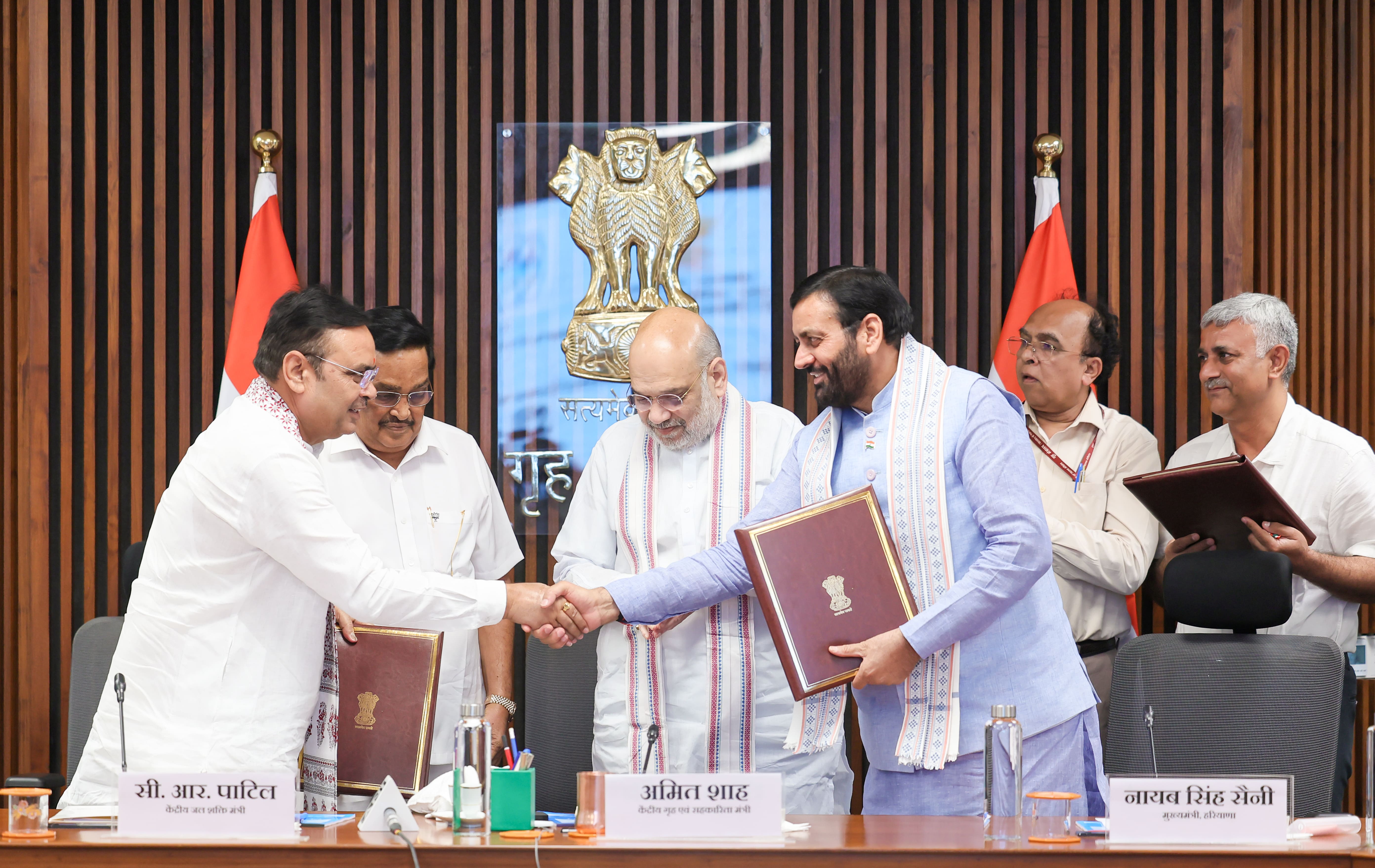 In the presence of Union Home Minister and Minister of Cooperation Shri Amit Shah, the governments of Rajasthan and Haryana inks an important agreement for construction and implementation of Yamuna Water Project