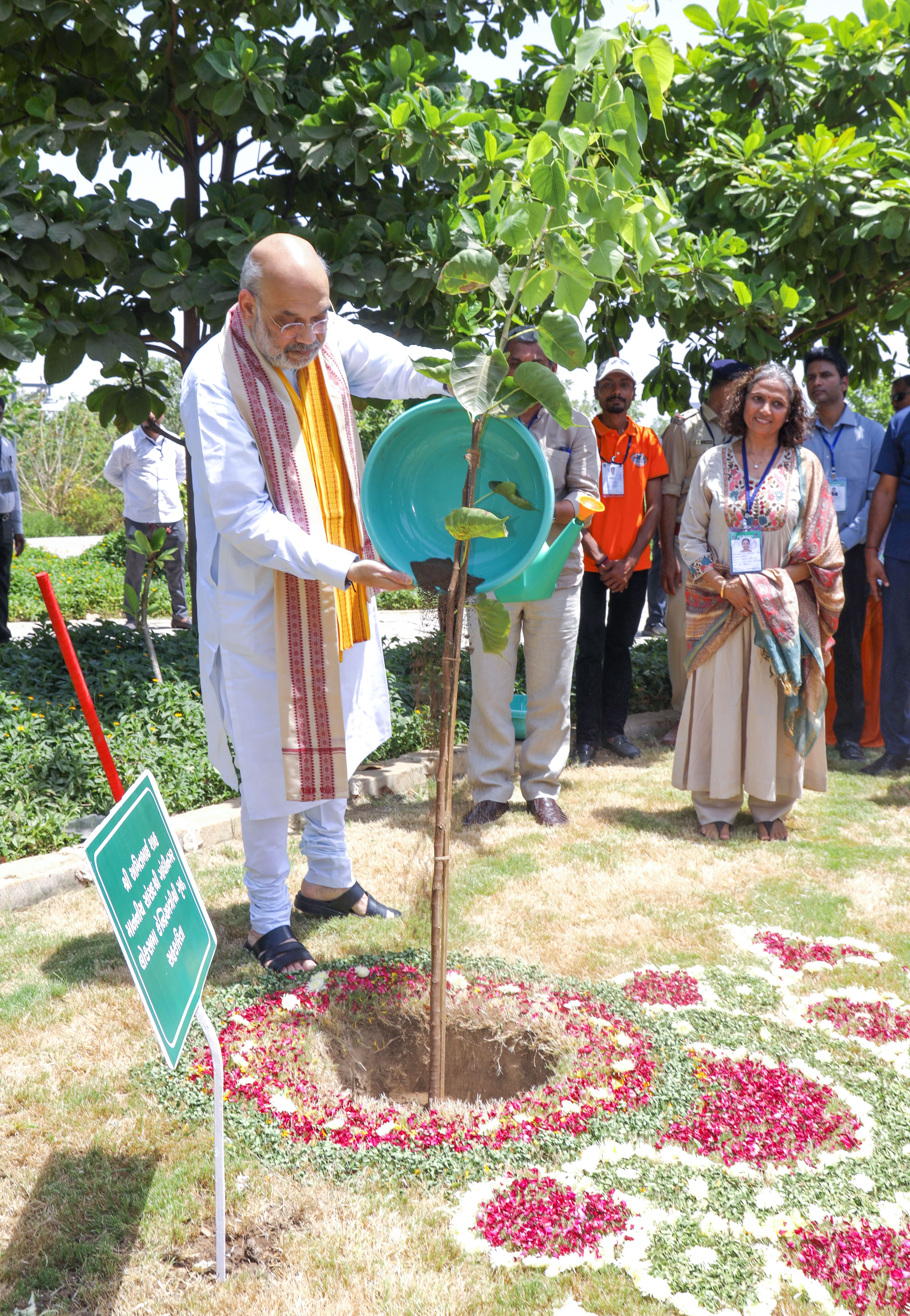 Union Home Minister and Minister of Cooperation Shri Amit Shah today inaugurated and laid the foundation stones for ponds in various areas of Gandhinagar, Gujarat.
