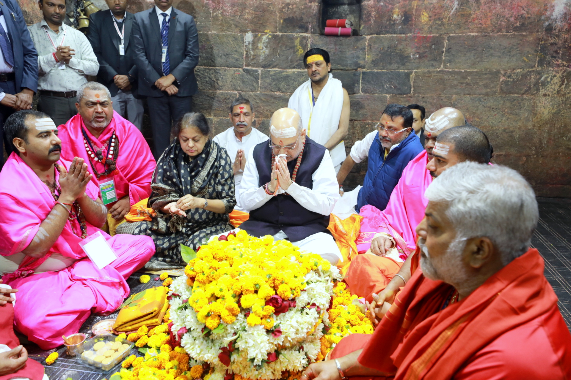 Union Home Minister and Minister of Cooperation, Shri Amit Shah offered prayers at Baba Baidyanath Temple in Jharkhand.