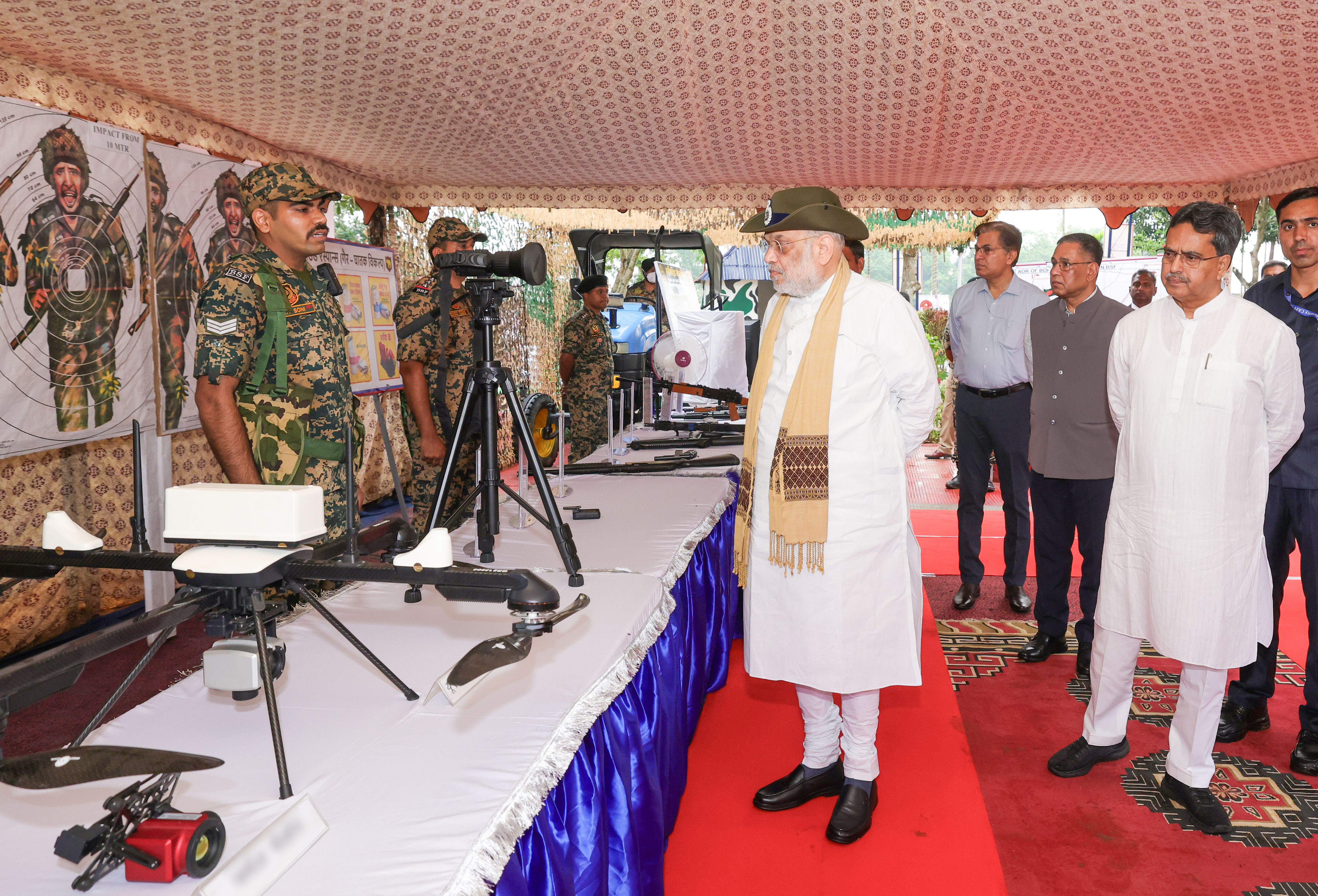  Shri Amit Shah Inspected the latest weaponry of the BSF at Lankamura Border Outpost on the India-Bangladesh Border in Tripura