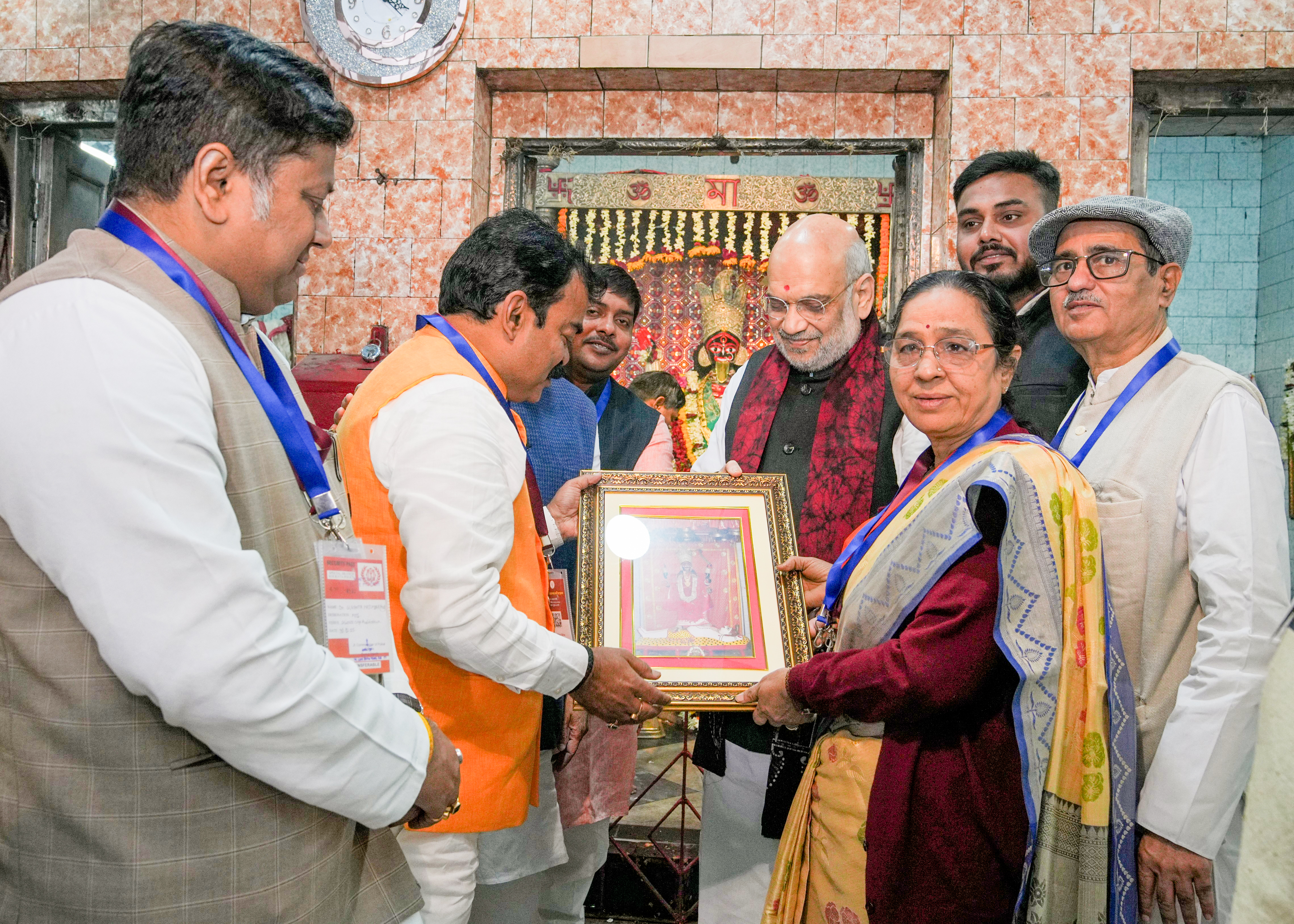 Shri Amit Shah offered prayers at Thanthaniya Kalibadi Temple in Kolkata