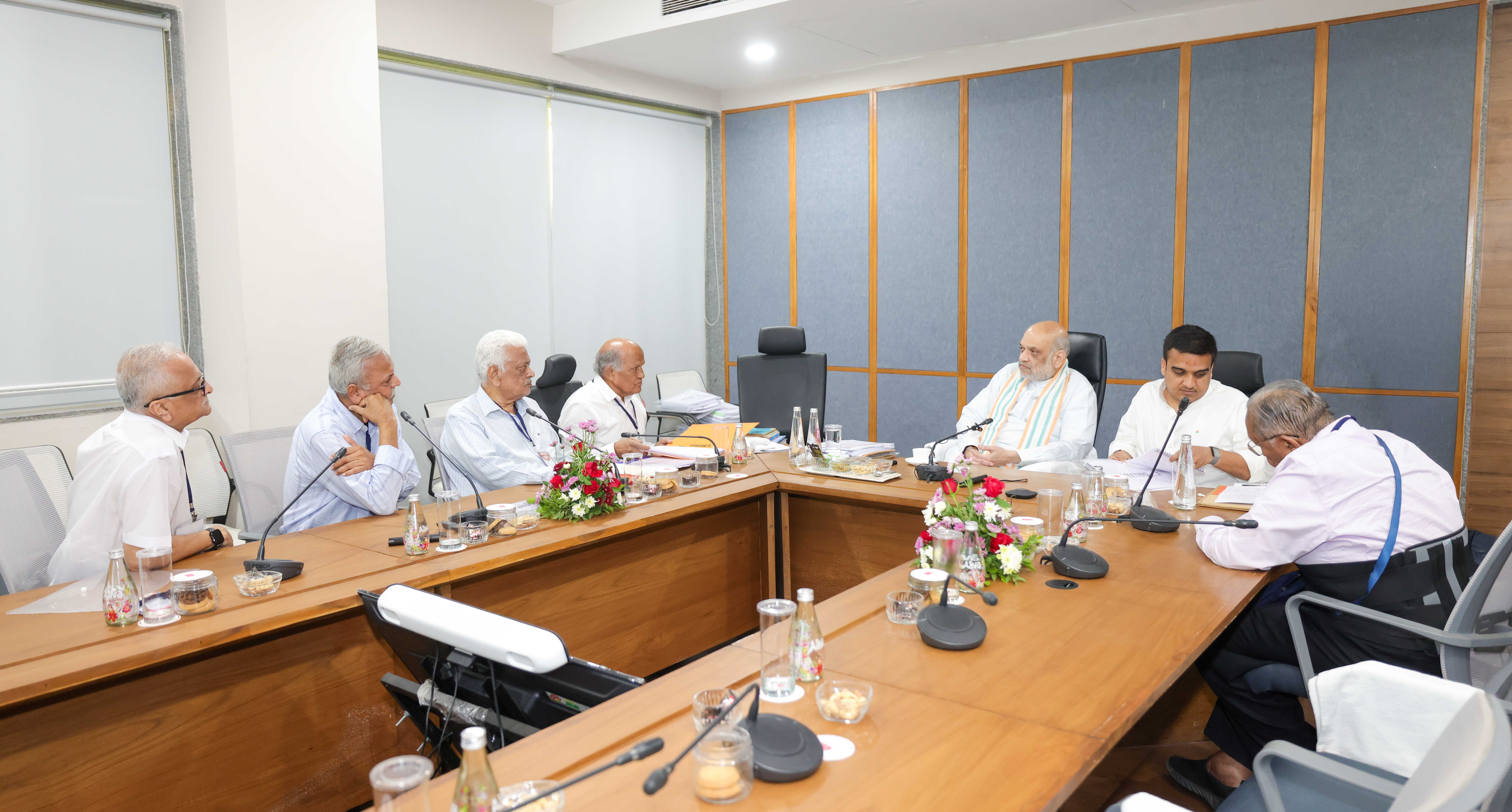 Shri Amit Shah reviews the works of Akhand Anand and Sastu Sahitya Mudranalaya Trust in Ahmedabad, Gujarat