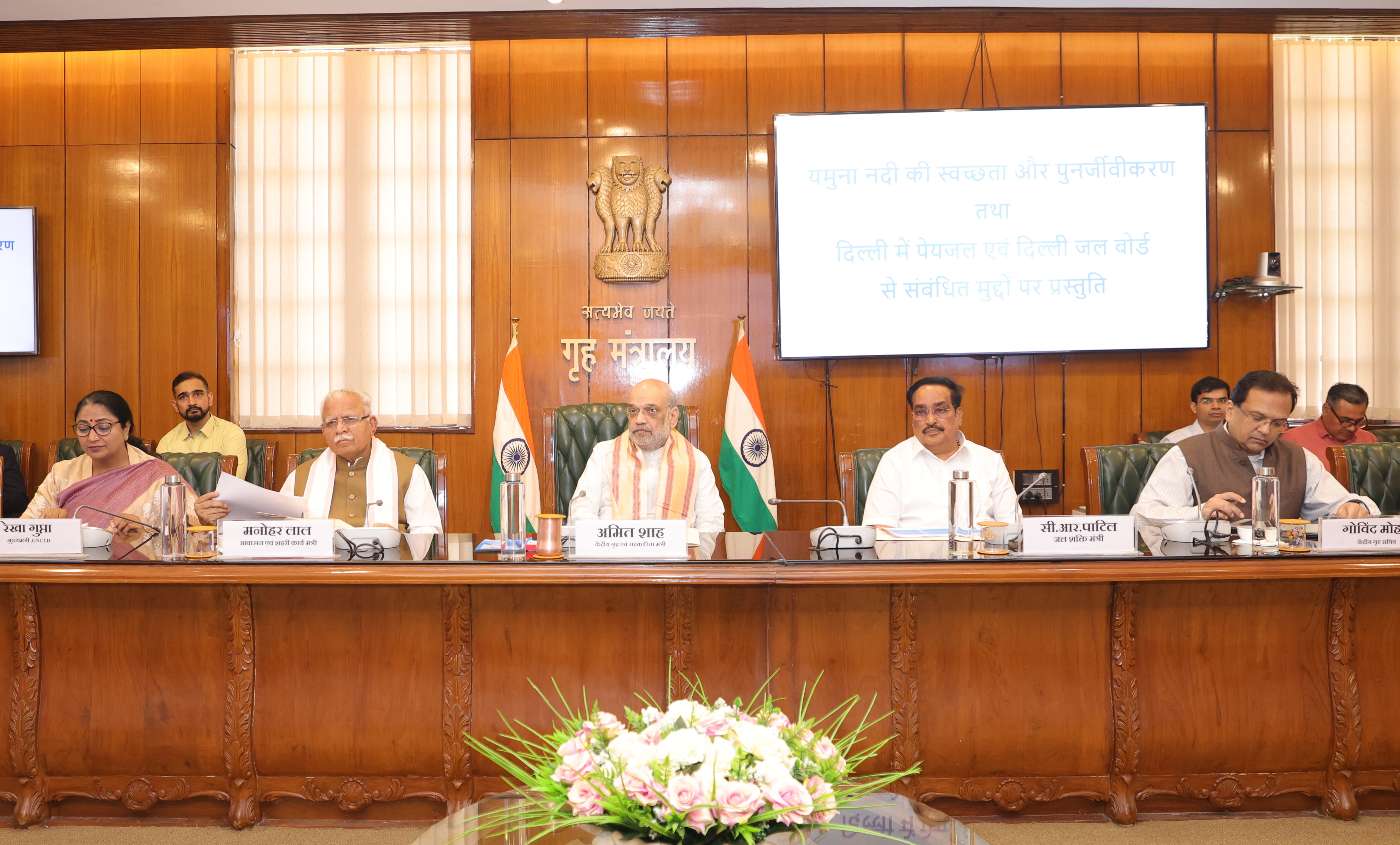 Shri Amit Shah, holds meeting on the cleaning of Yamuna, drinking water, and sewage system in Delhi, directs to work with a holistic approach