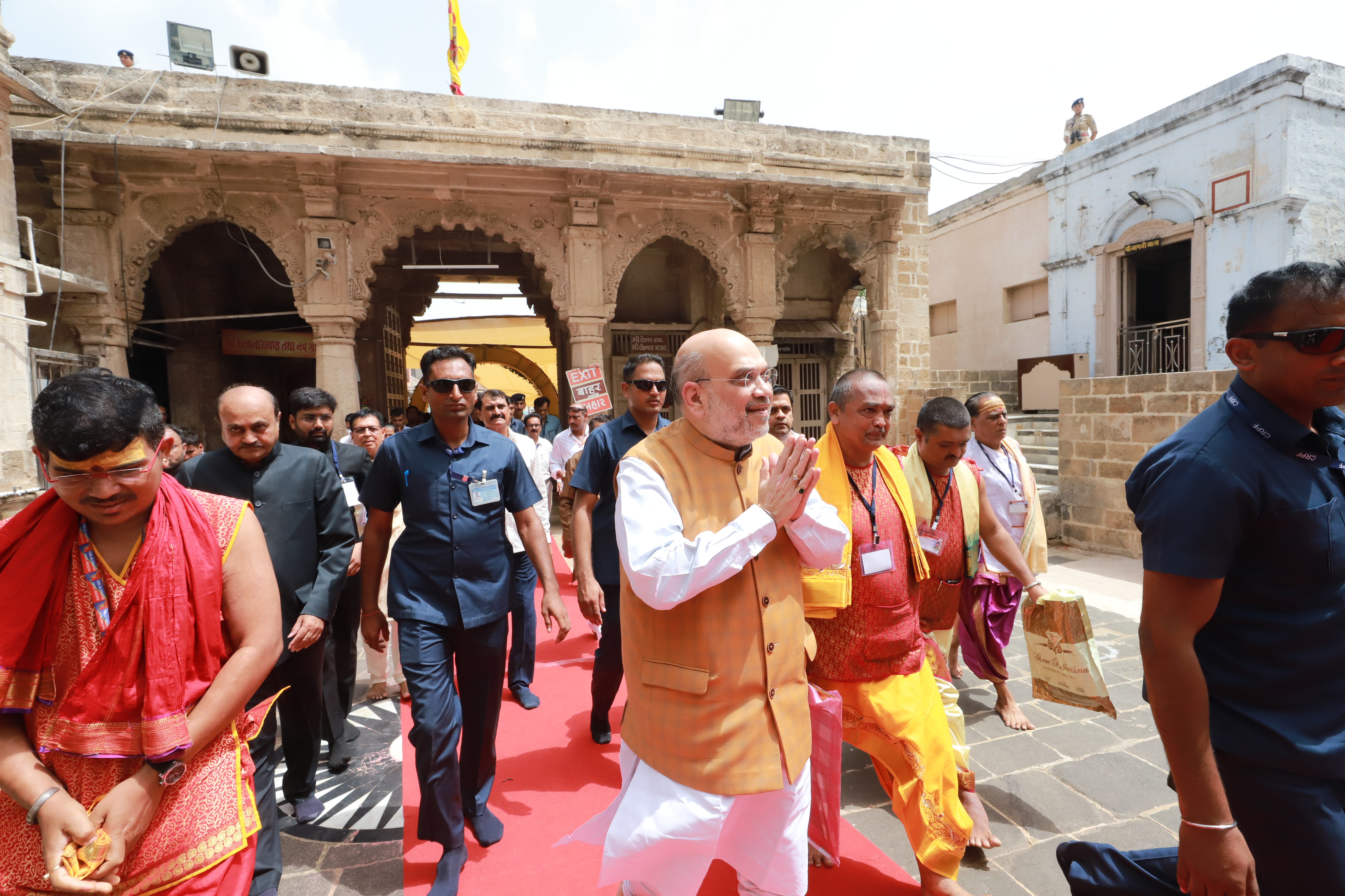 Shri Amit Shah offered prayers at Shri Dwarkadhish Temple Dwarka Gujarat